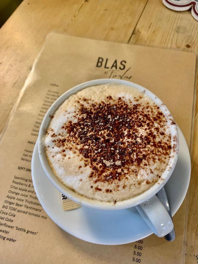 Blas At Fronlas Cafe - The Heart Of Newport 纽波特 外观 照片